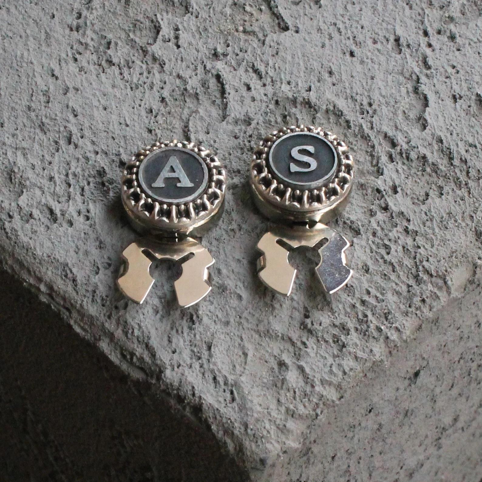 Geçmeli Kol DüğmesiCMC1563Kişiye Özel Harfli Geçmeli Kol Düğmesi