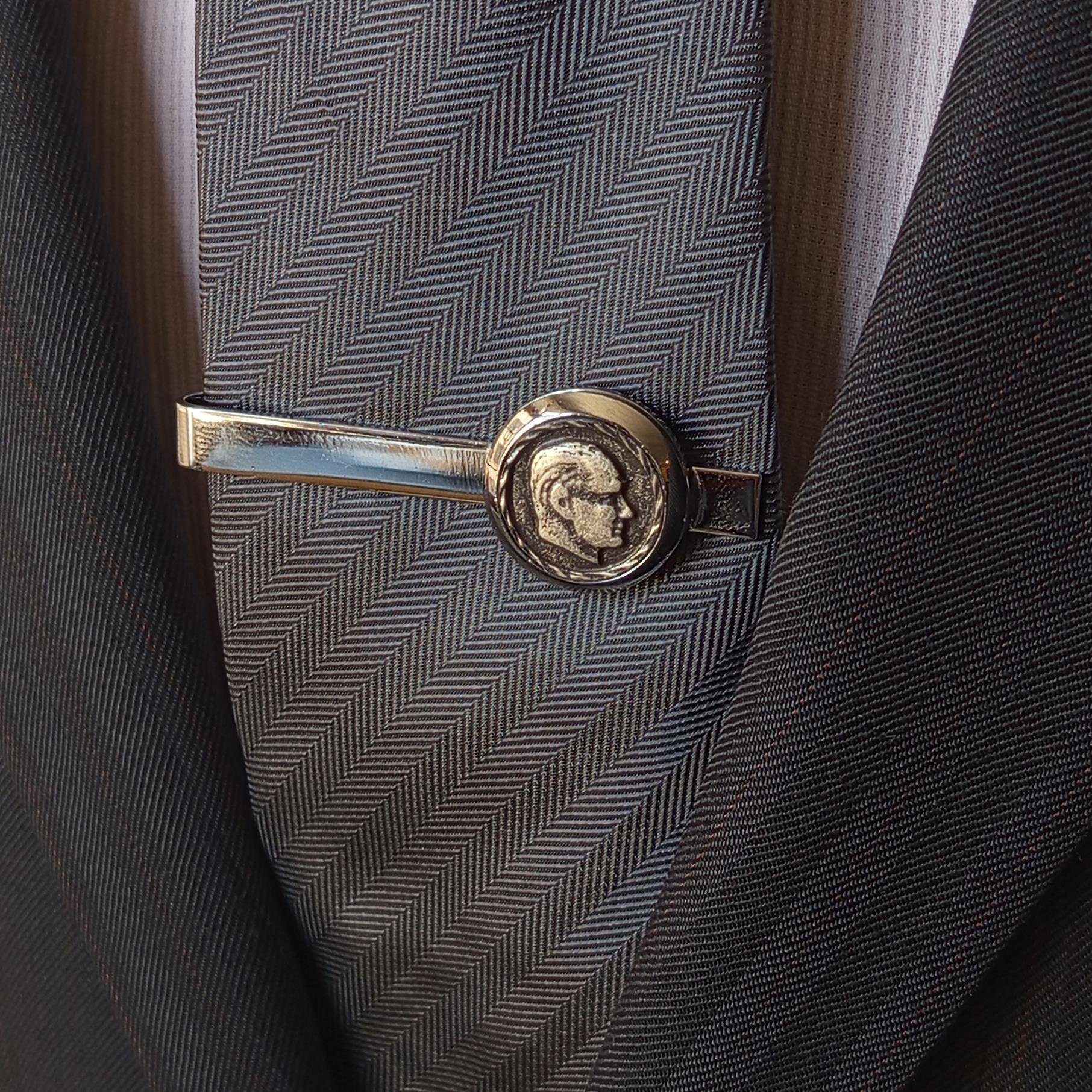 Hediye SetleriCMC2610Mustafa Kemal Atatürk Figürlü Kol Düğmesi ve Kravat İğnesi Seti