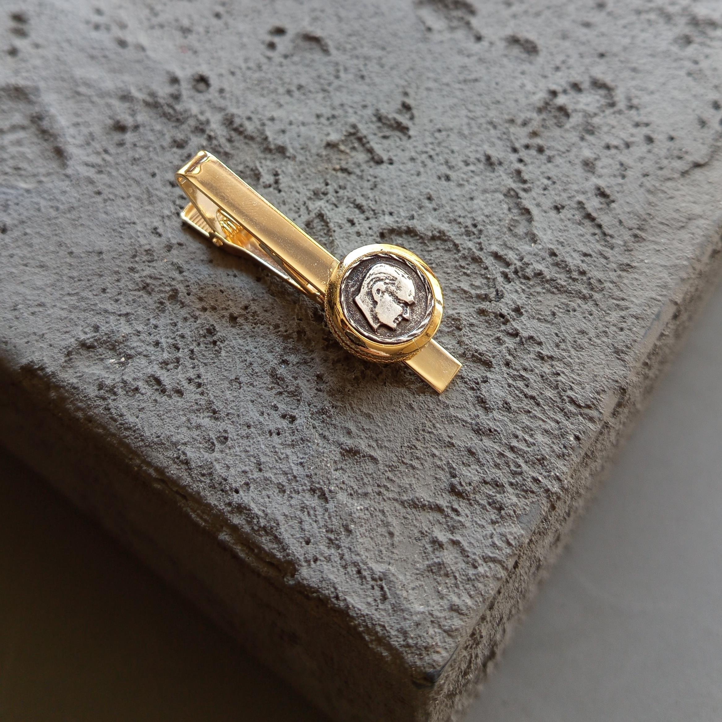 Hediye SetleriCMC2611Mustafa Kemal Atatürk Figürlü Kol Düğmesi ve Kravat İğnesi Seti