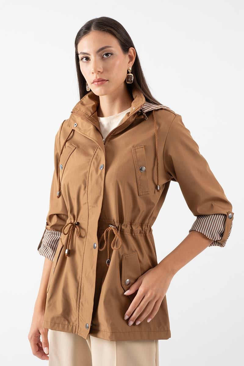 Goudot Kapüşonlu Mevsimlik Parka – Beli Büzgülü, Çıtçıt Detaylı TABA