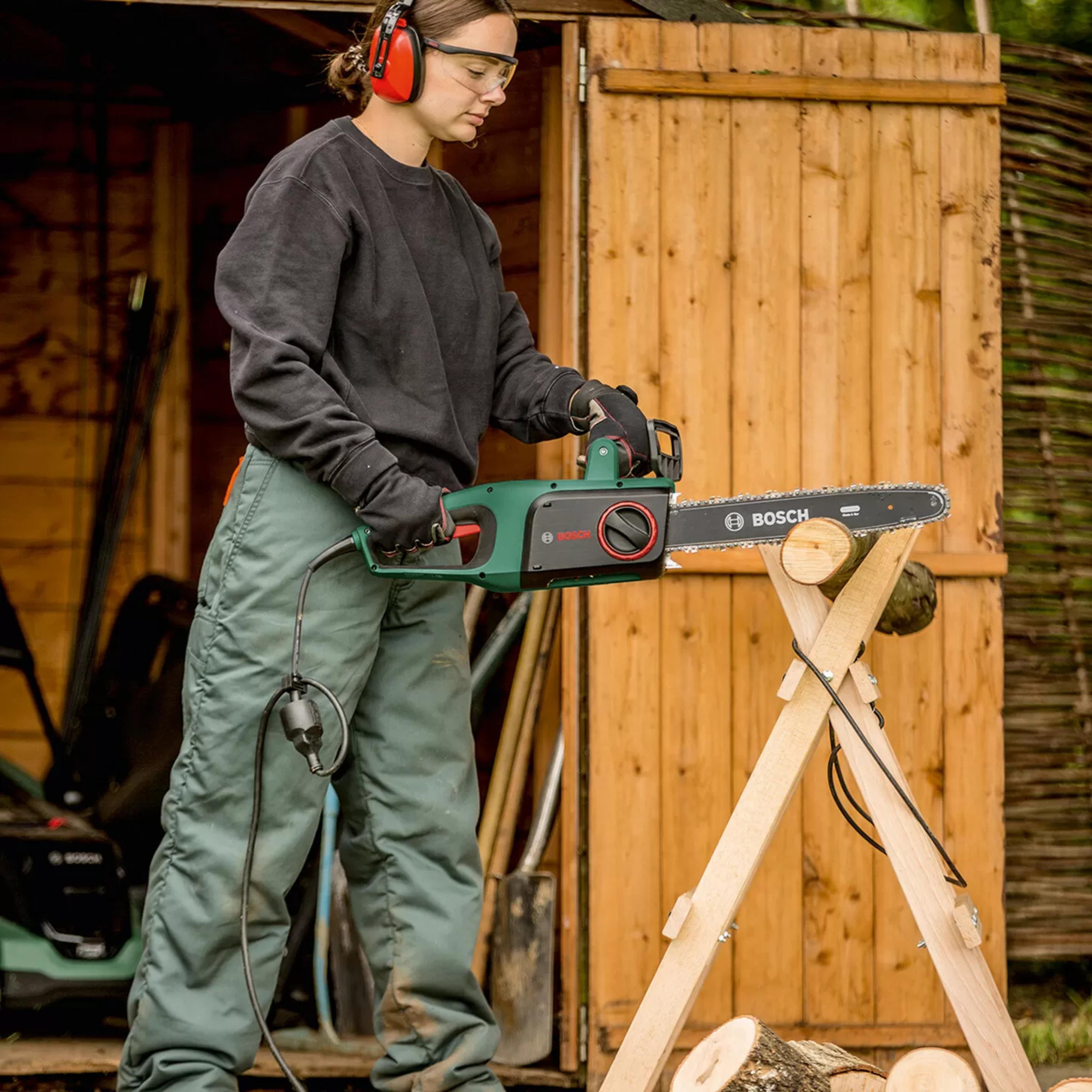 Bosch UniversalChain 40 1800 W Elektrikli - Zincirli Motorlu Testere - 06008B8402