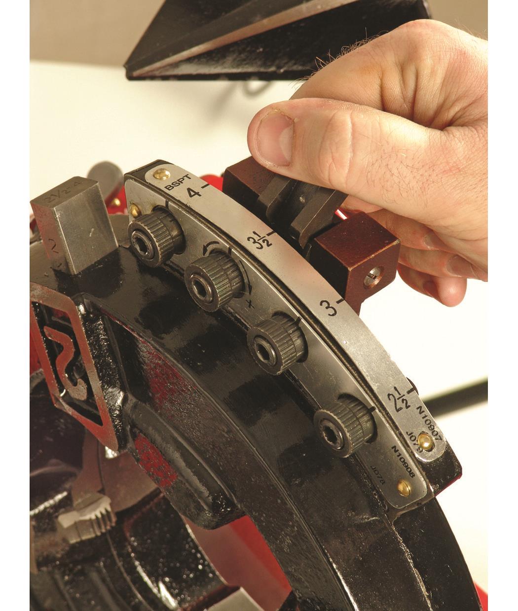 ELEKTRİKLİ TEZGAH TİPİ PAFTA MAKİNASI 1/2