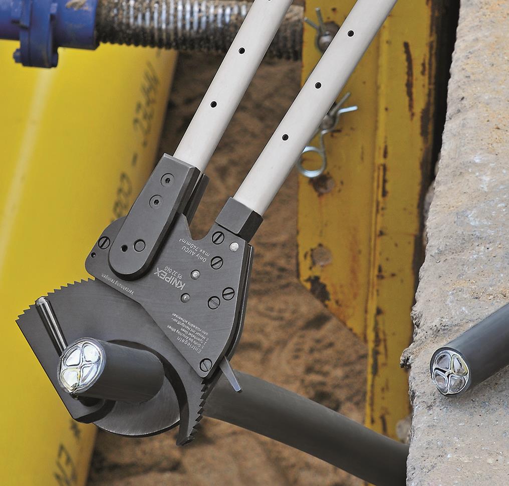 TELESKOPİK KOLLU CIRCIRLI KABLO MAKASI 600 - 810 mm