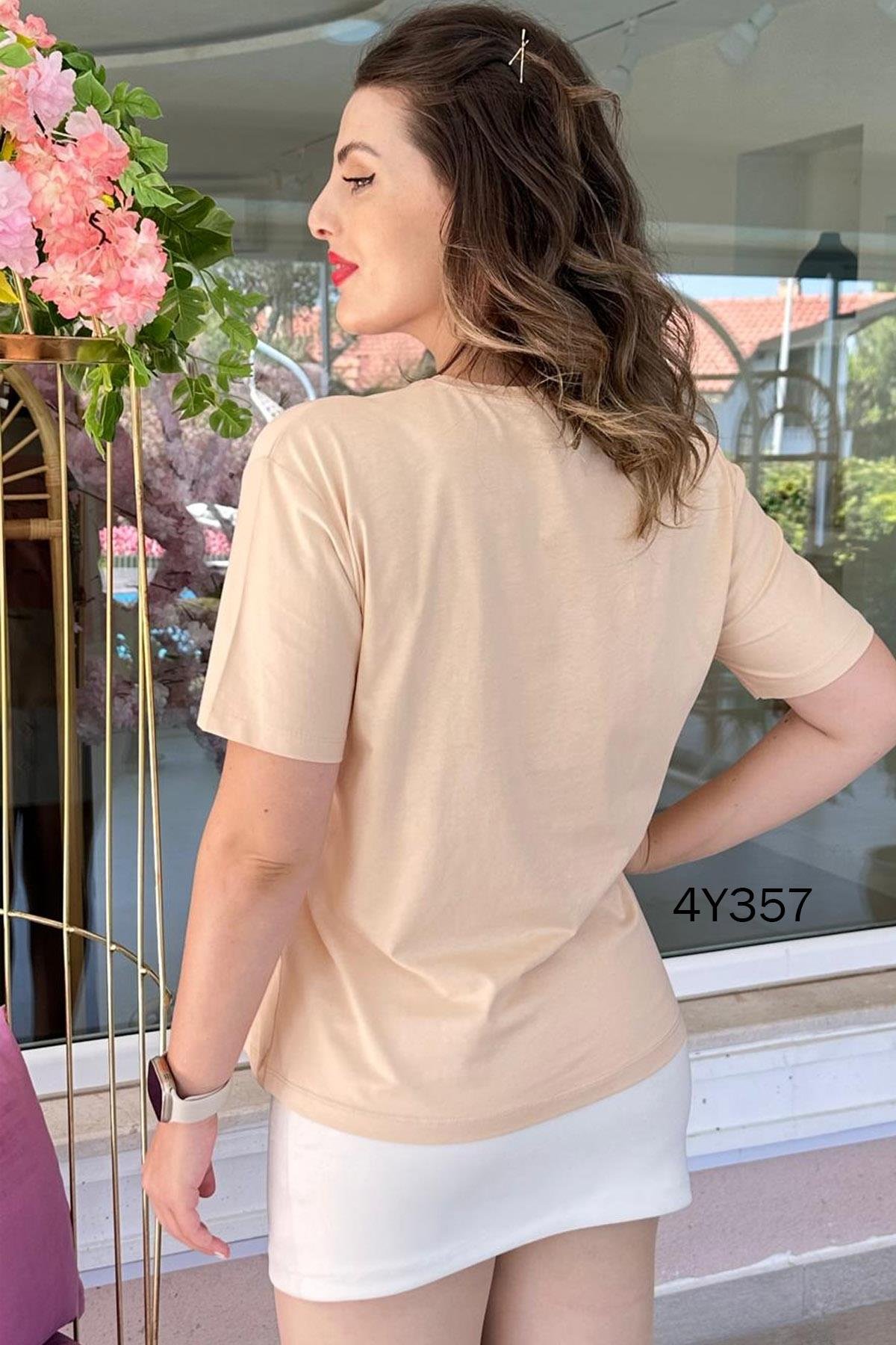 Bisiklet Yaka Papatyalı Tshirt