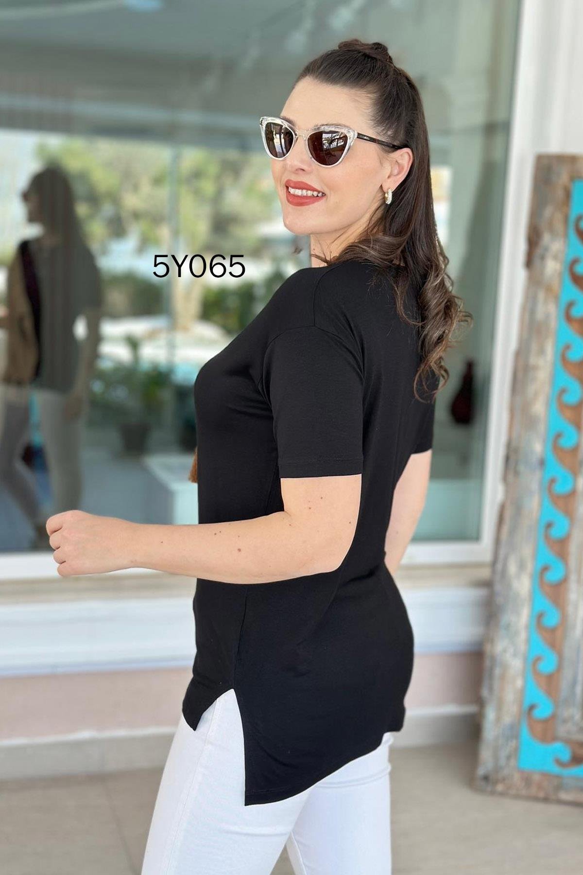 Bisiklet Yaka Yırtmaçlı Viskon Tshirt