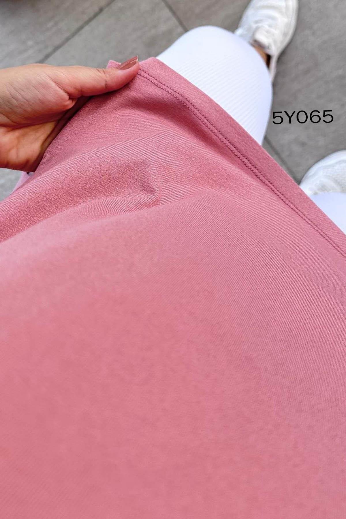 Bisiklet Yaka Yırtmaçlı Viskon Tshirt