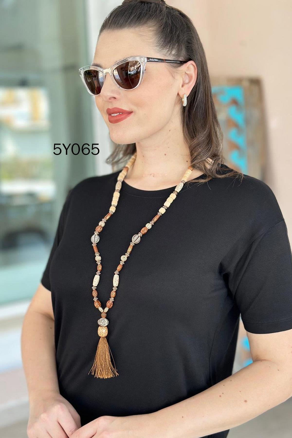 Bisiklet Yaka Yırtmaçlı Viskon Tshirt