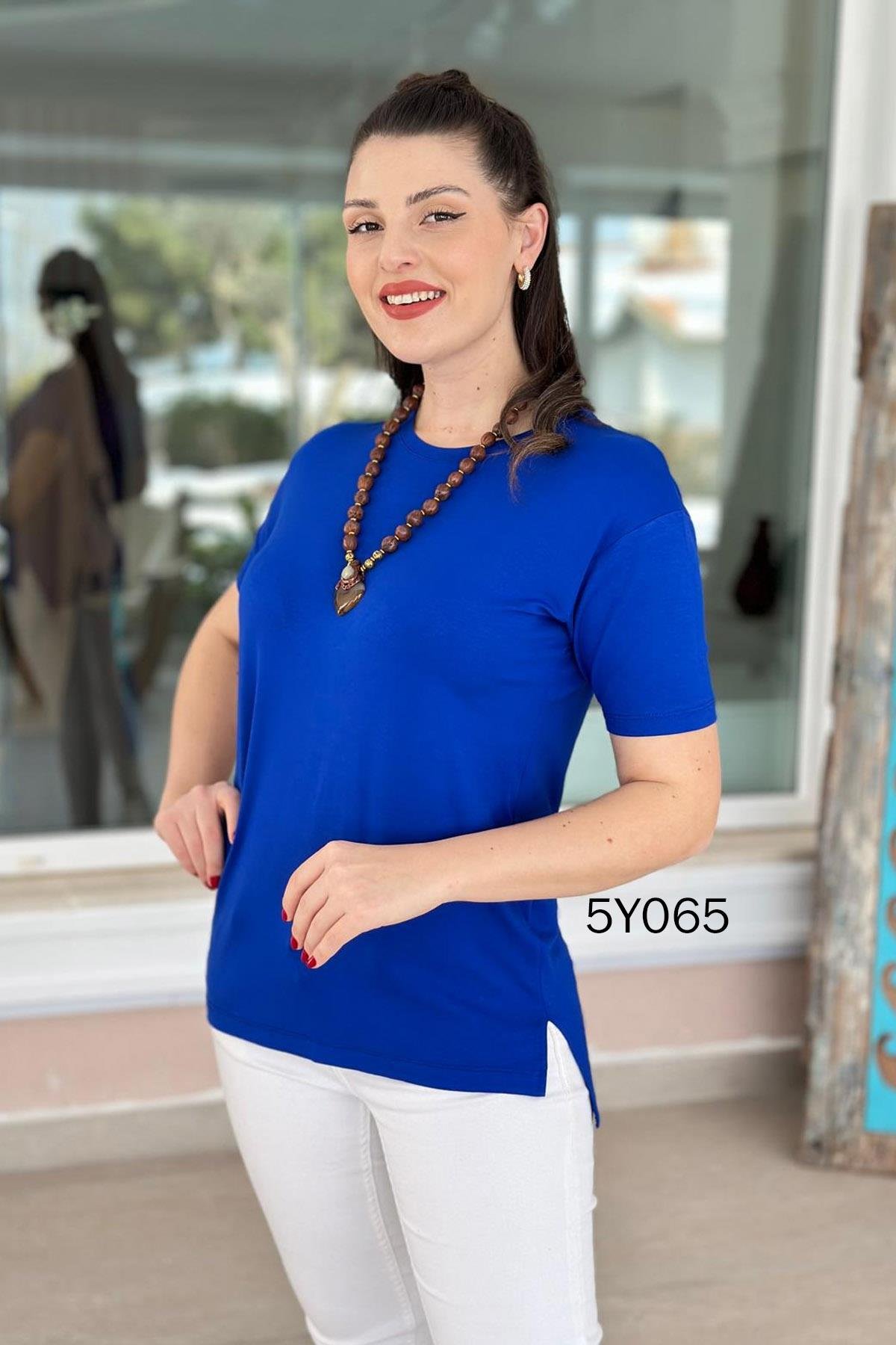 Bisiklet Yaka Yırtmaçlı Viskon Tshirt