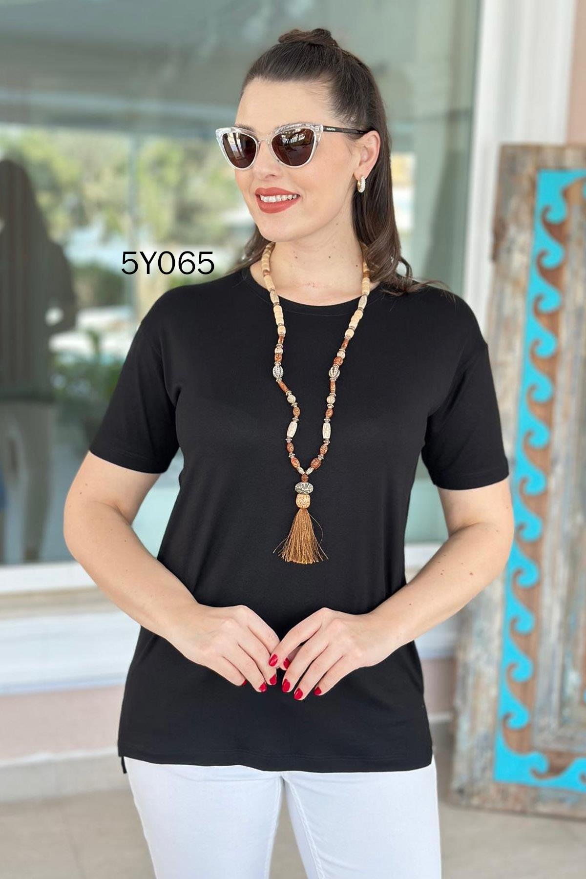 Bisiklet Yaka Yırtmaçlı Viskon Tshirt