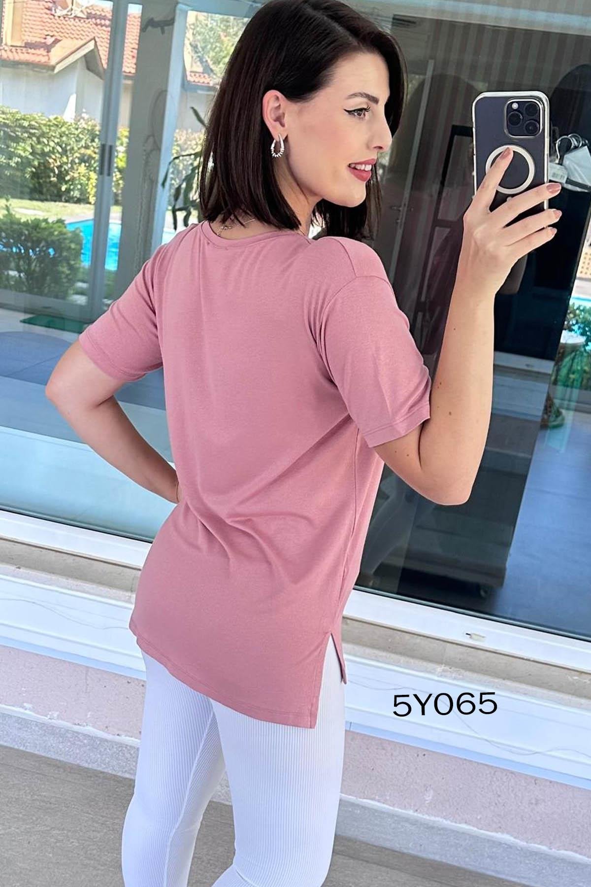 Bisiklet Yaka Yırtmaçlı Viskon Tshirt