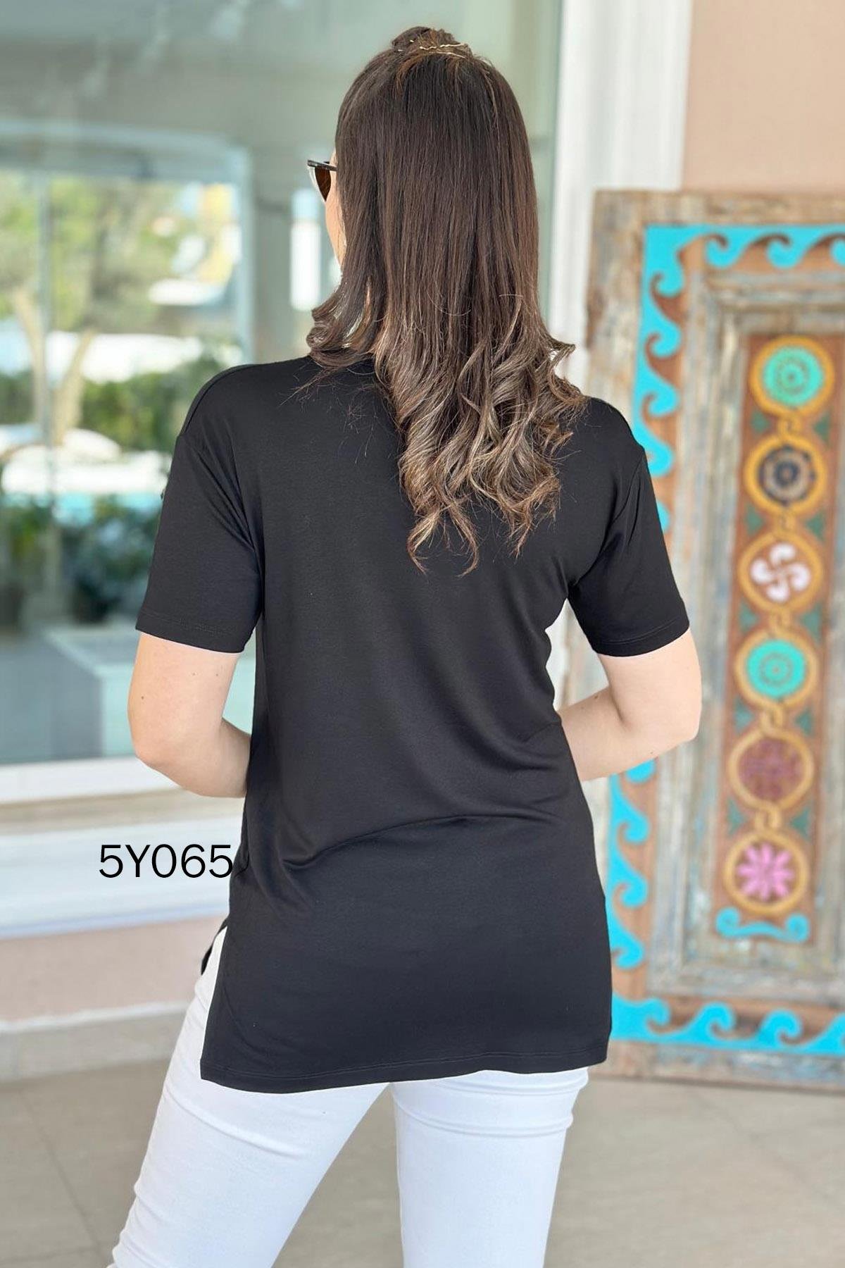 Bisiklet Yaka Yırtmaçlı Viskon Tshirt