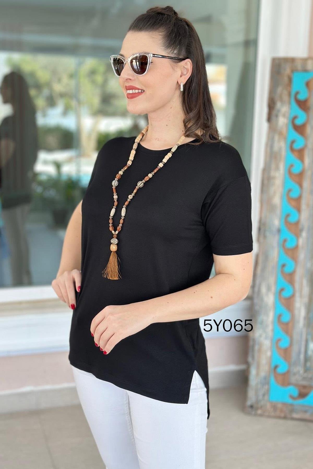 Bisiklet Yaka Yırtmaçlı Viskon Tshirt