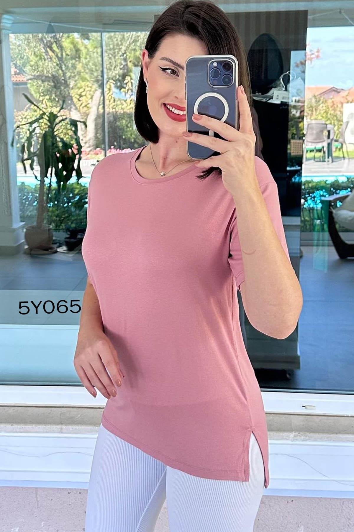 Bisiklet Yaka Yırtmaçlı Viskon Tshirt