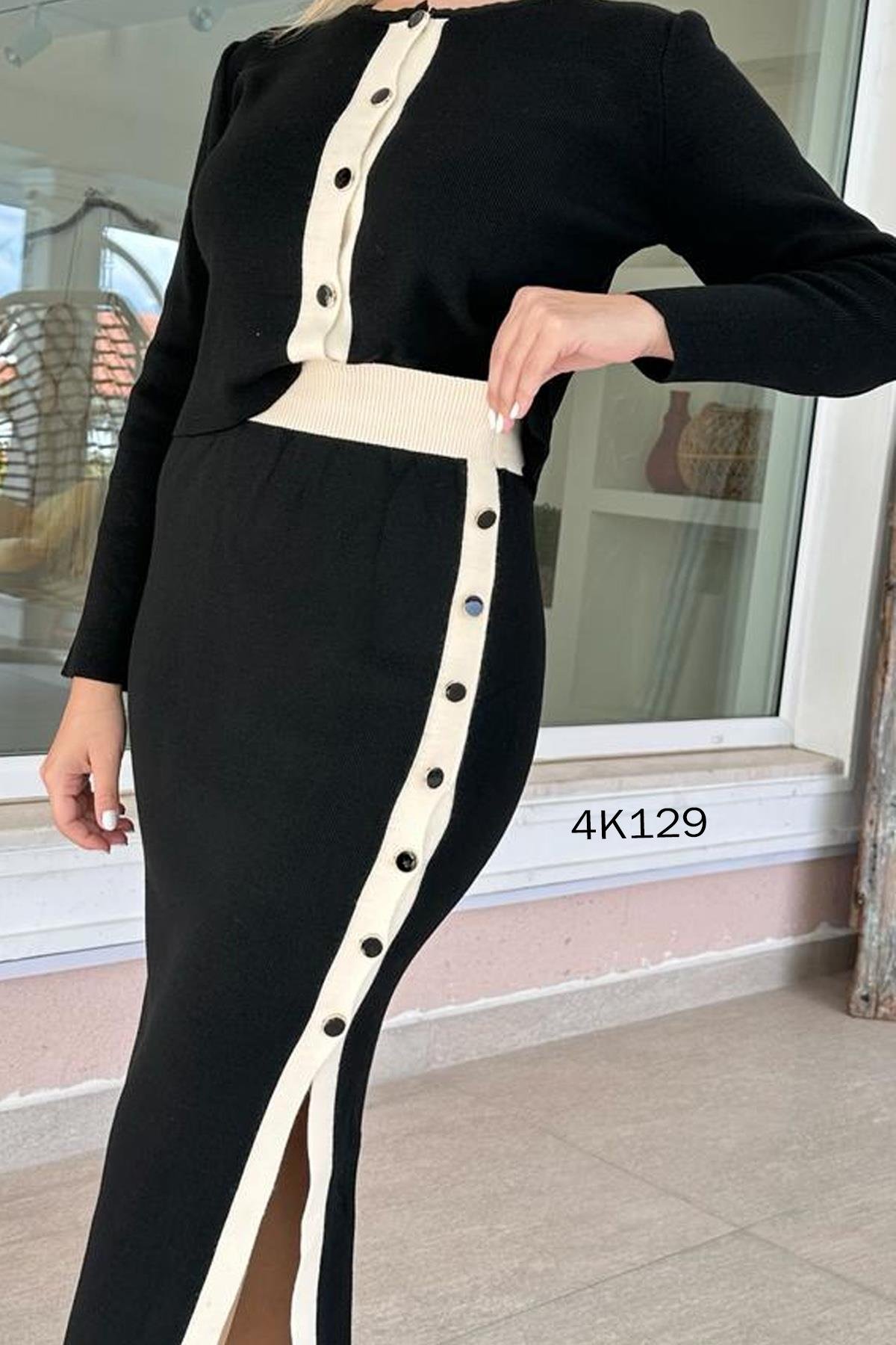 Düğme Detay  Etekli Triko Takım