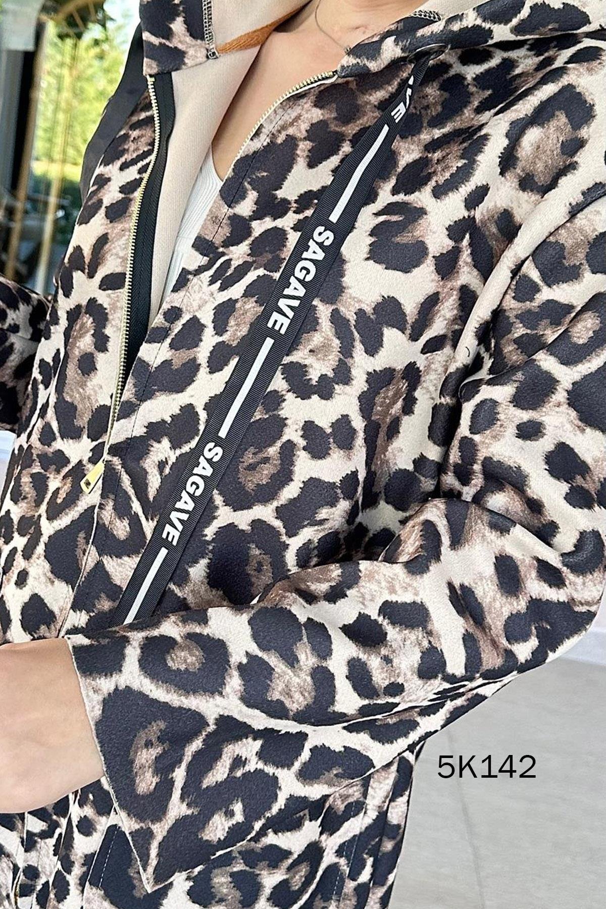 Kapşonlu Leopar Desenli Kaban