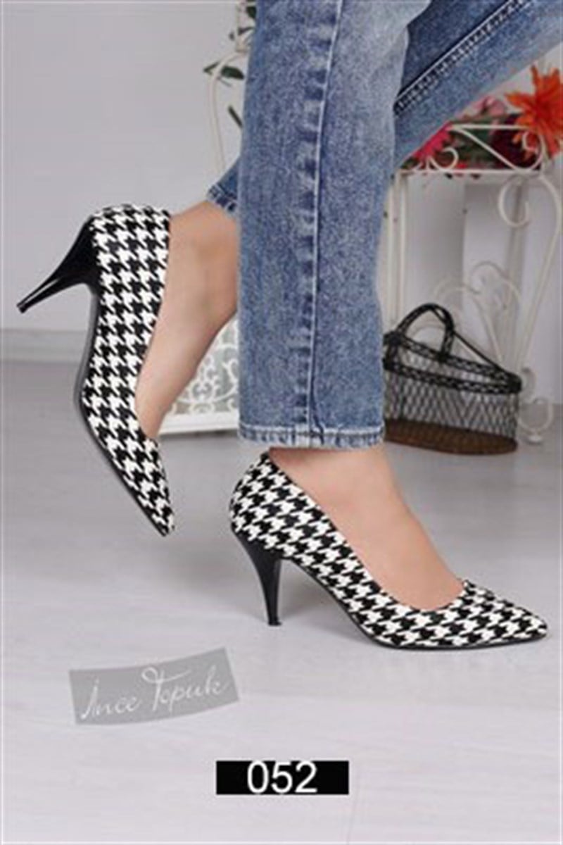 Karina
- 8 Cm Desenli Stiletto