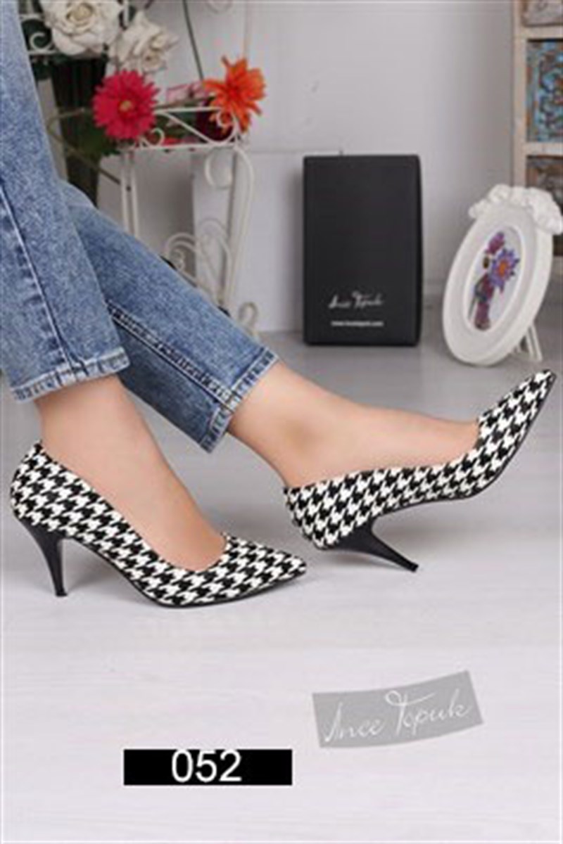 Karina
- 8 Cm Desenli Stiletto
