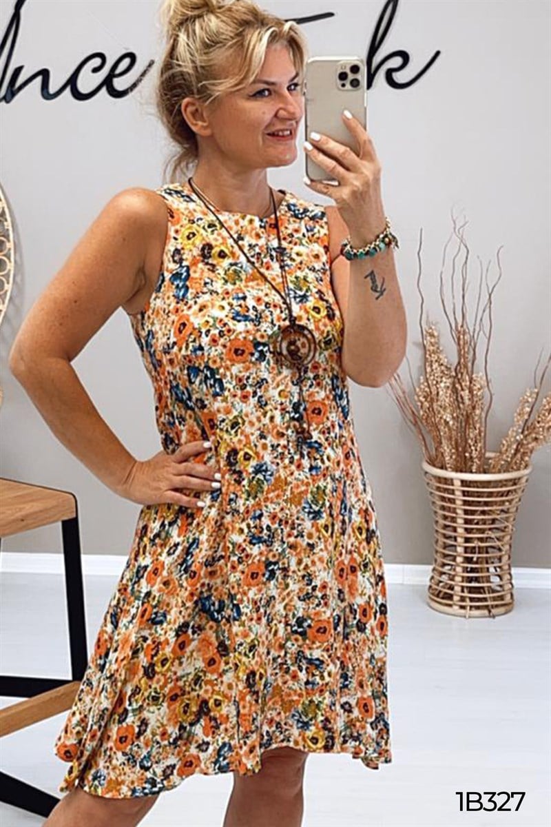 Kolye Hediyeli Sıfır Kol Desenli Elbise