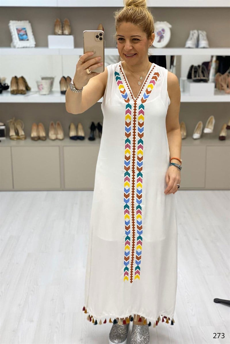 Nakışlı Elbise