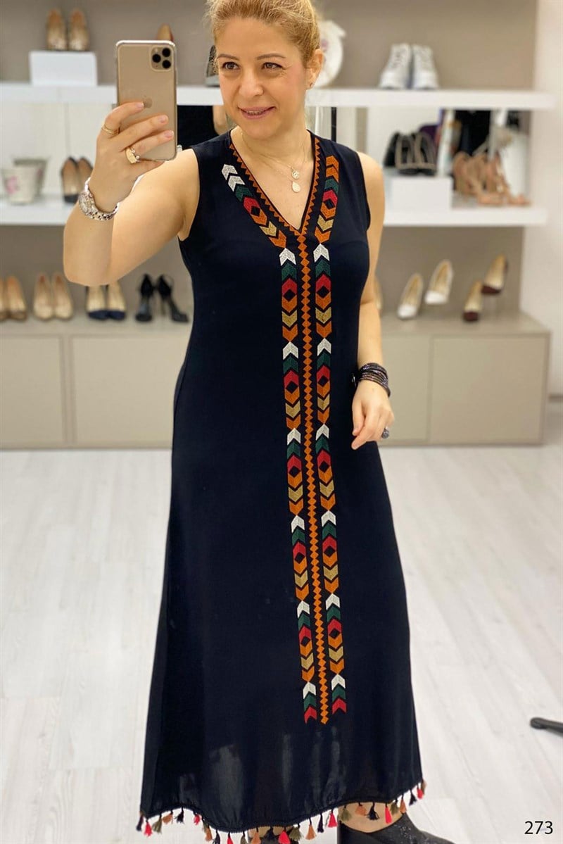 Nakışlı Elbise
