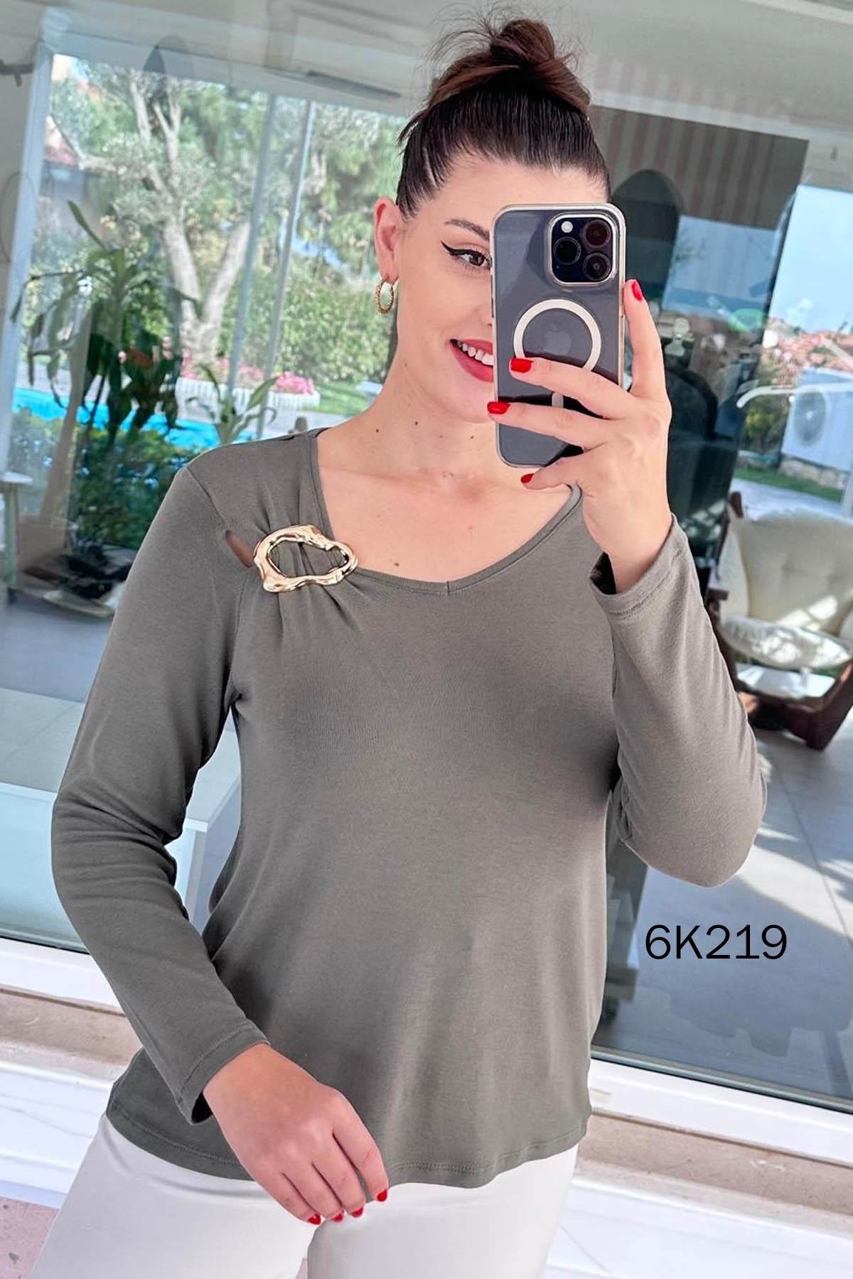 Omuzu Tokalı Çilek Bluz