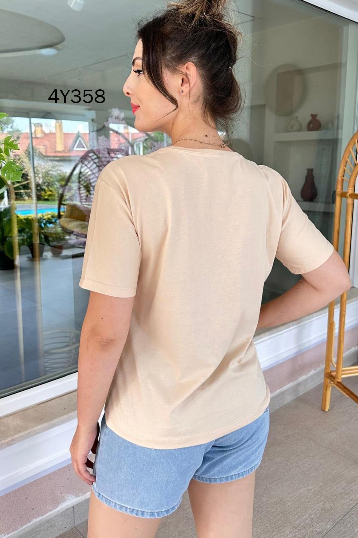 Pul İşlemeli Baskılı Tshirt