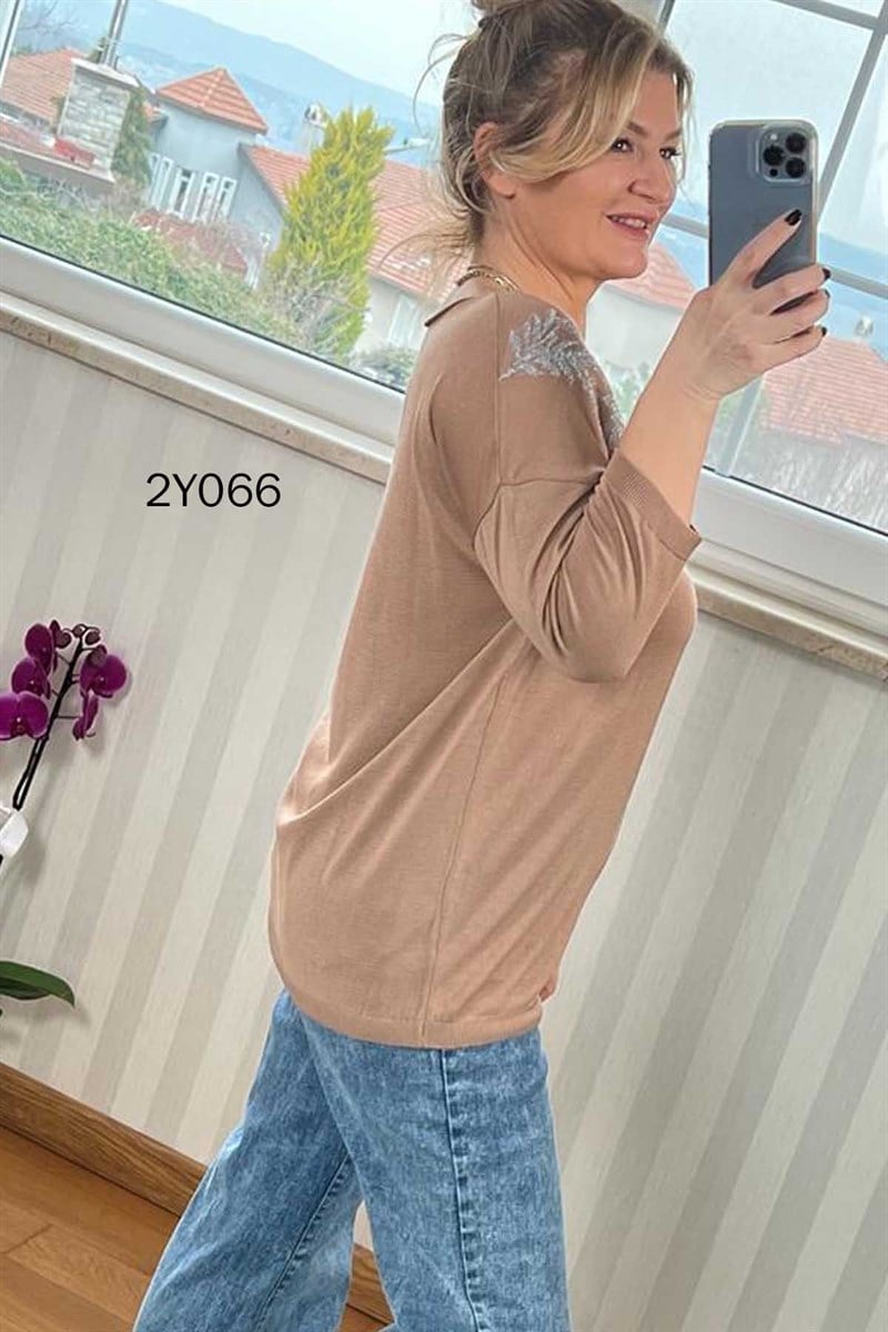 Simli Yaprak İşlemeli Triko Bluz
