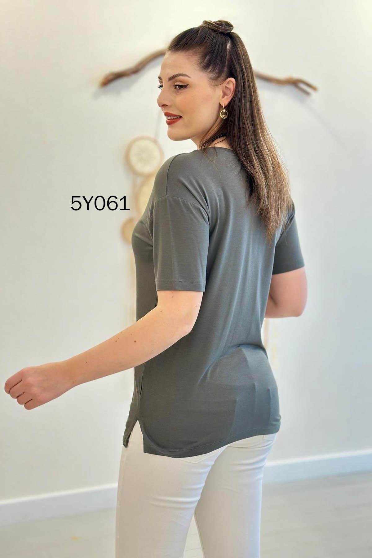 V Yaka Yırtmaçlı Viskon Tshirt