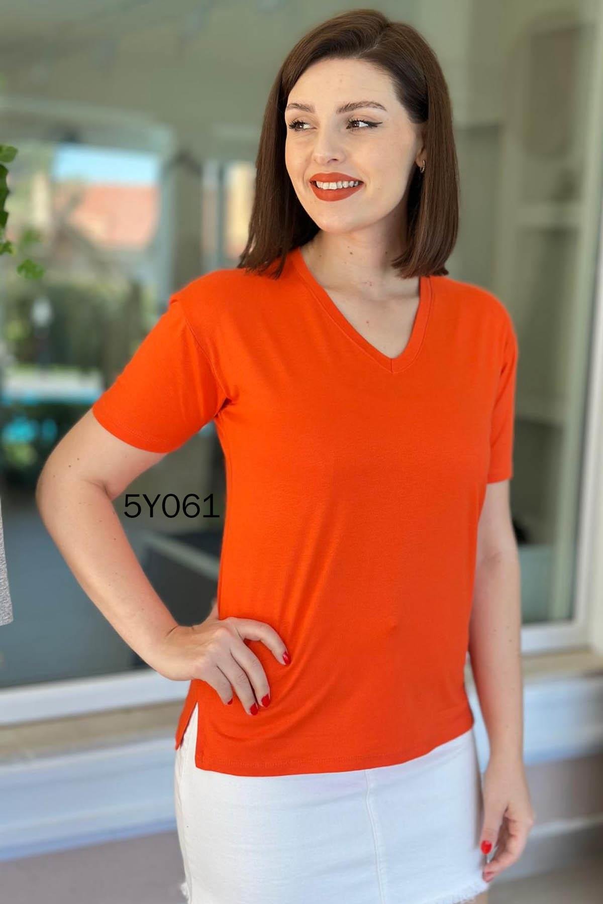 V Yaka Yırtmaçlı Viskon Tshirt