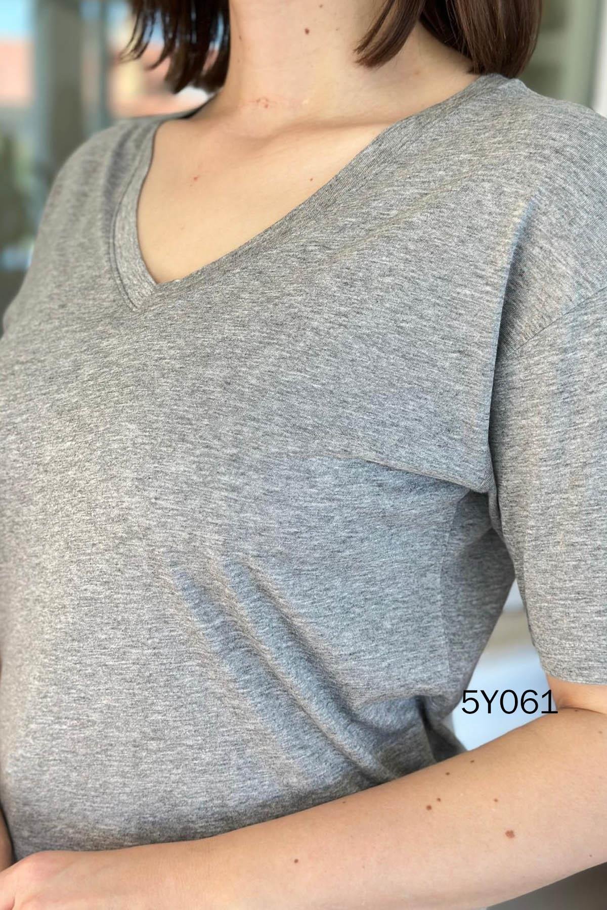 V Yaka Yırtmaçlı Viskon Tshirt