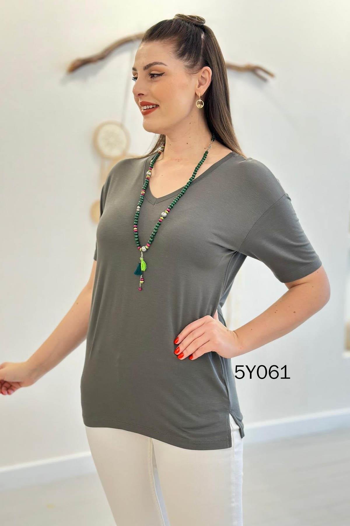 V Yaka Yırtmaçlı Viskon Tshirt