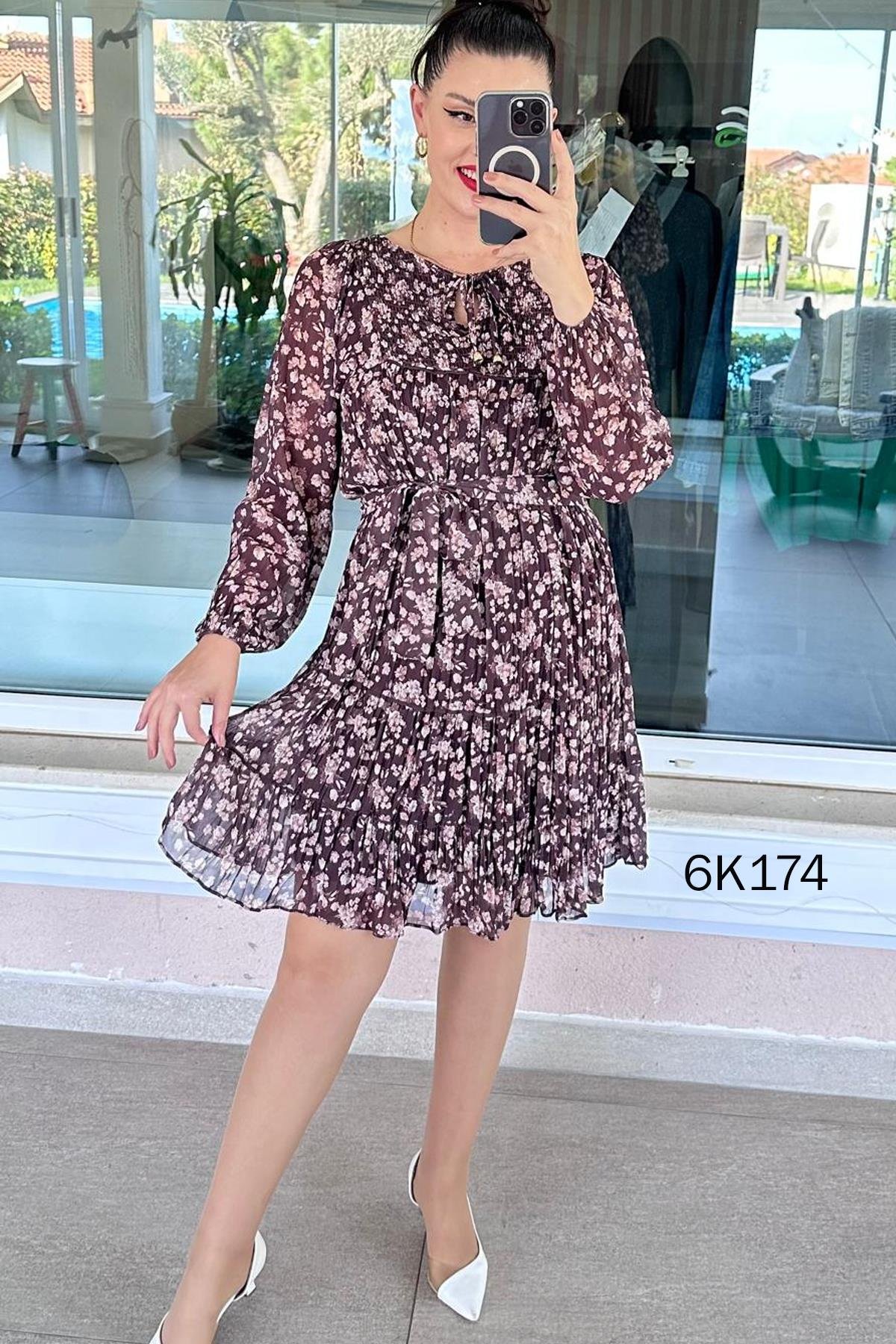 Yakası Gipeli Şifon Elbise