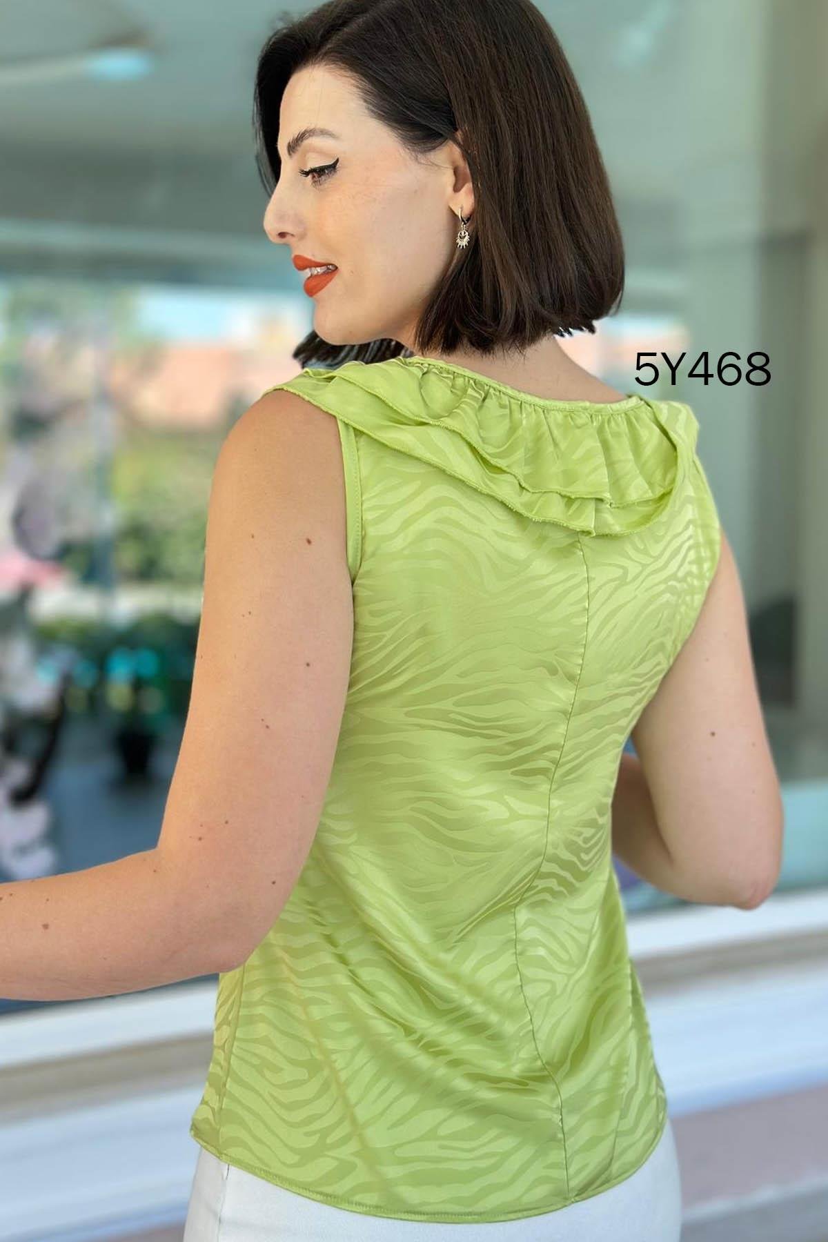 Yakası Volanlı Sıfır Kol Jakarlı Bluz