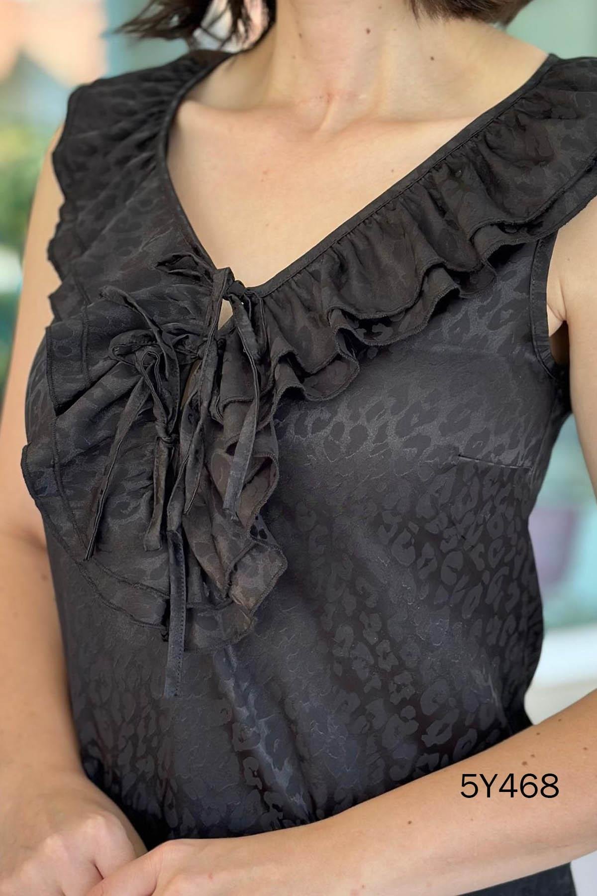 Yakası Volanlı Sıfır Kol Jakarlı Bluz