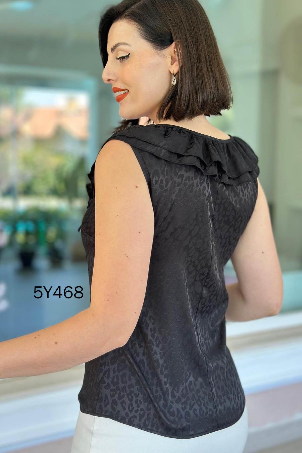 Yakası Volanlı Sıfır Kol Jakarlı Bluz