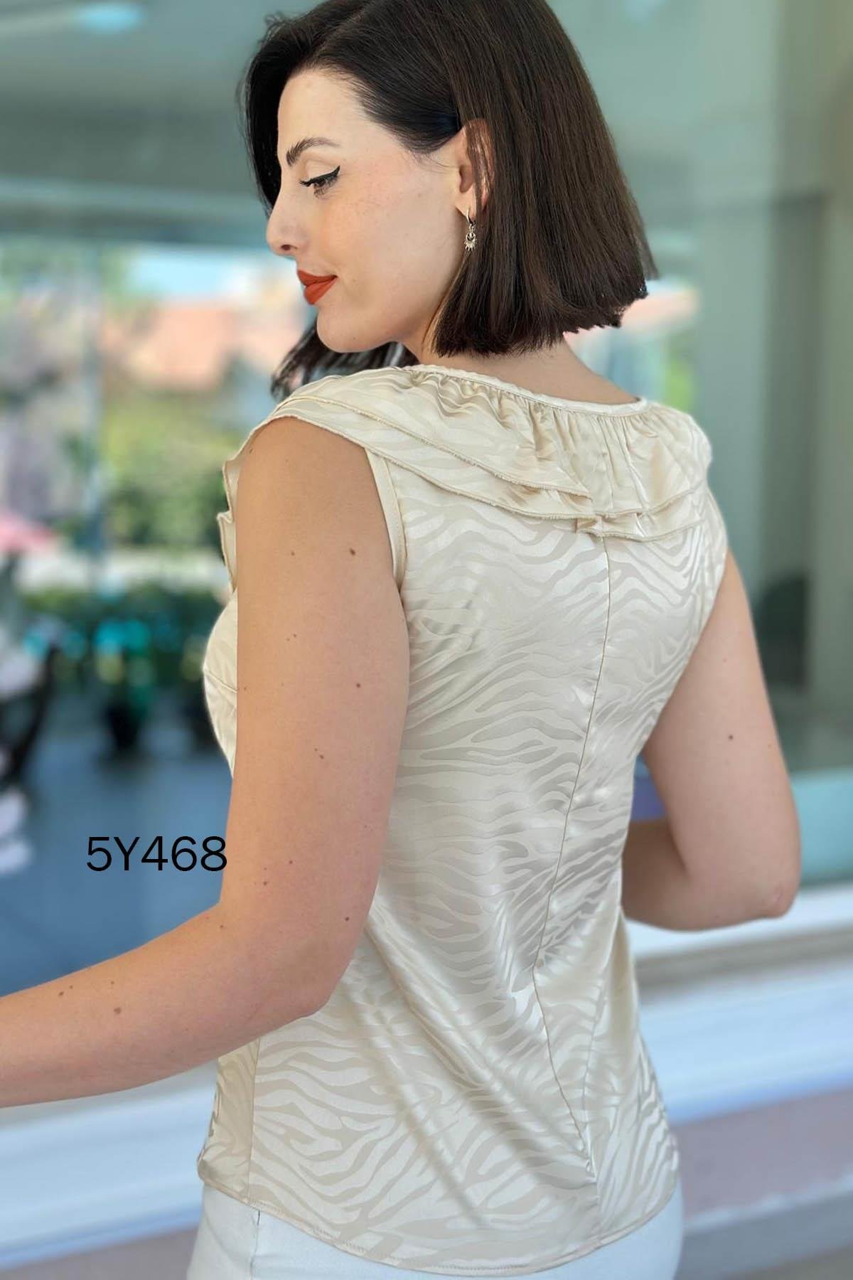 Yakası Volanlı Sıfır Kol Jakarlı Bluz