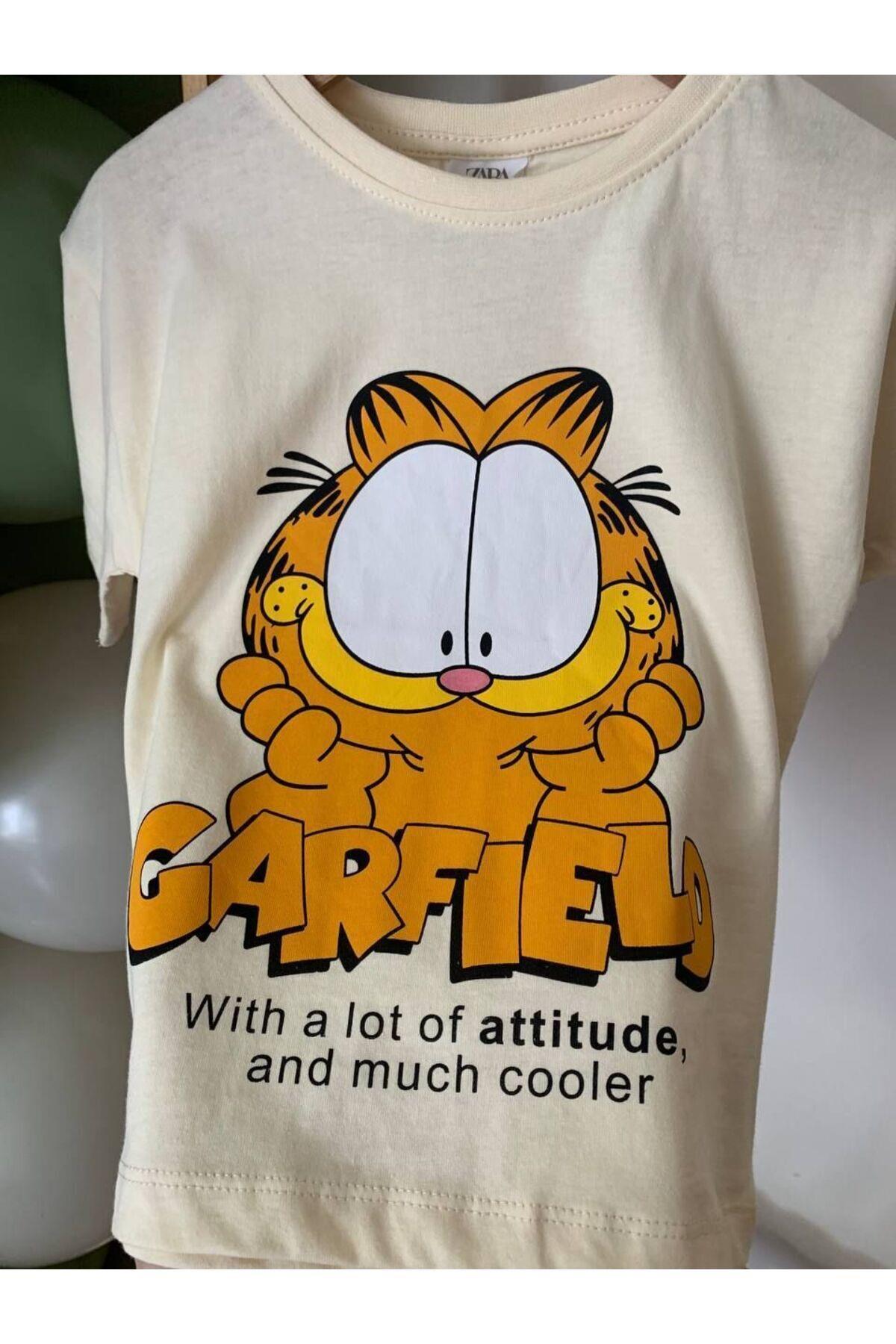 garfield-sortlu-takim-sari-40-12c.jpg