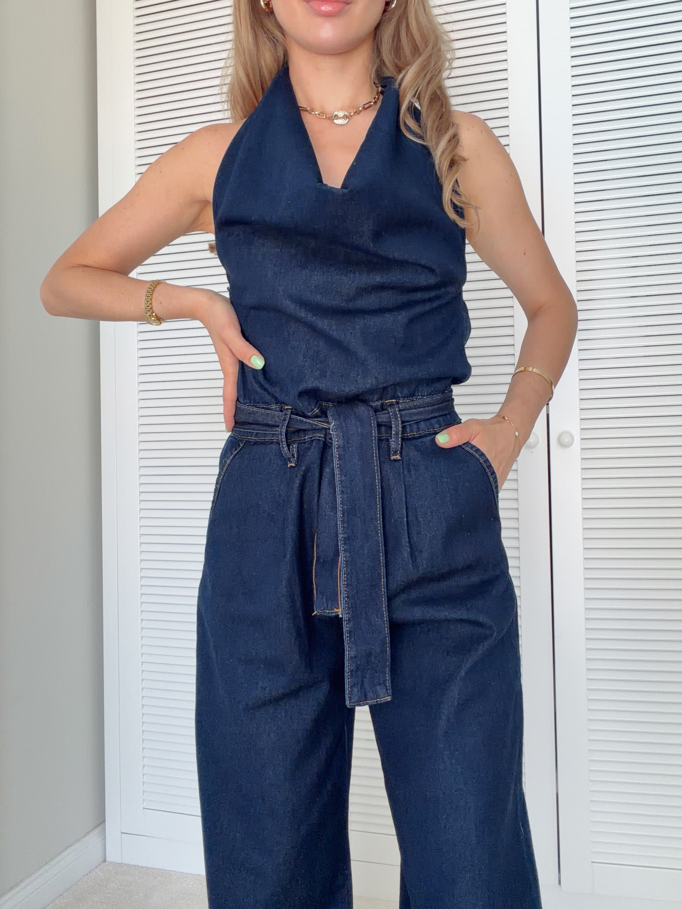 Boyundan Bağlamalı Kemer Detaylı Tulum Denim
