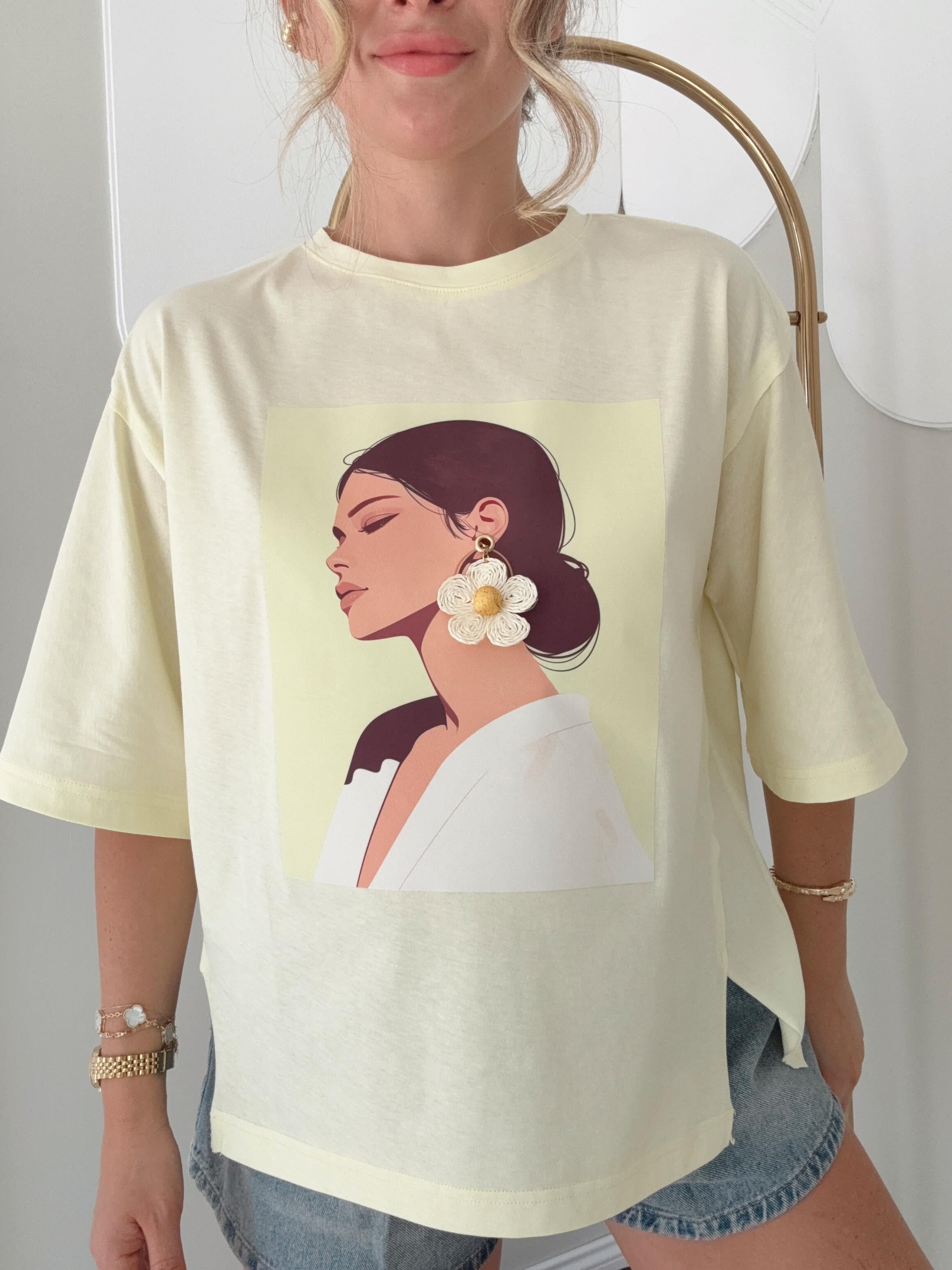Küpe Detaylı Baskı Tshirt Sarı 