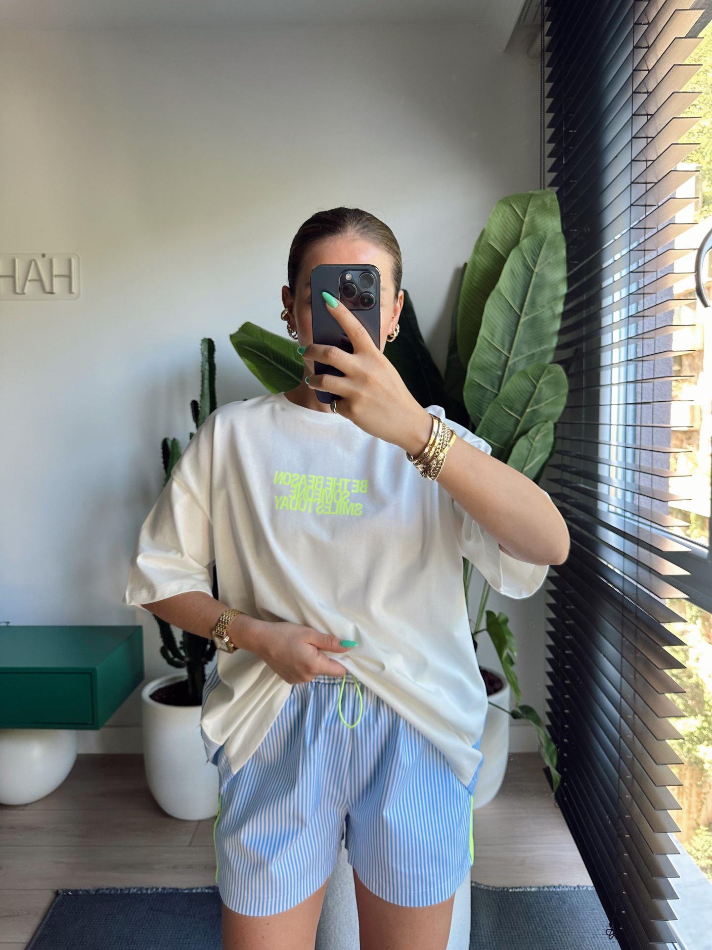 Lastik Detaylı Neon Baskı Şort