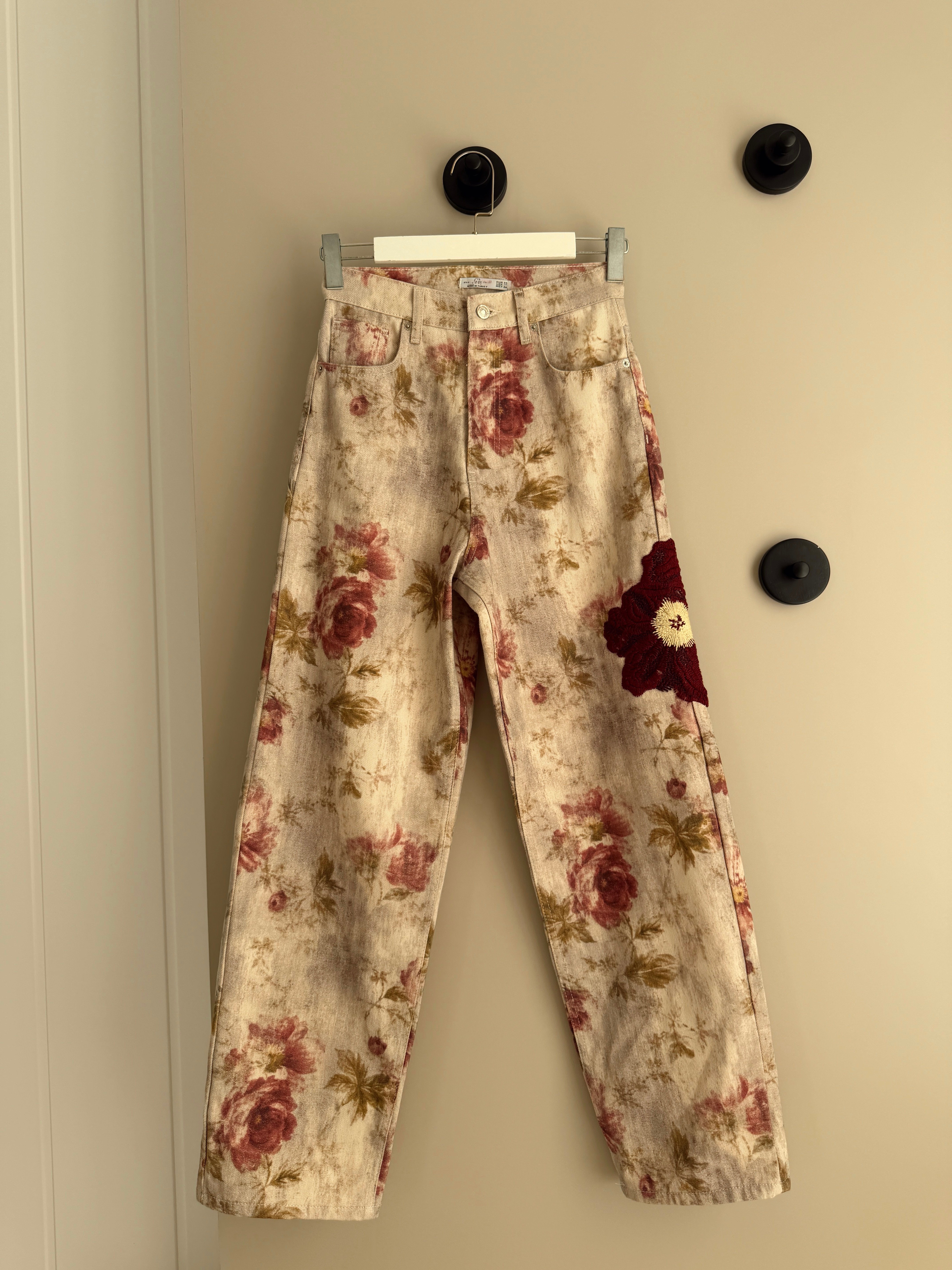 Nakış Detaylı Pantolon Krem