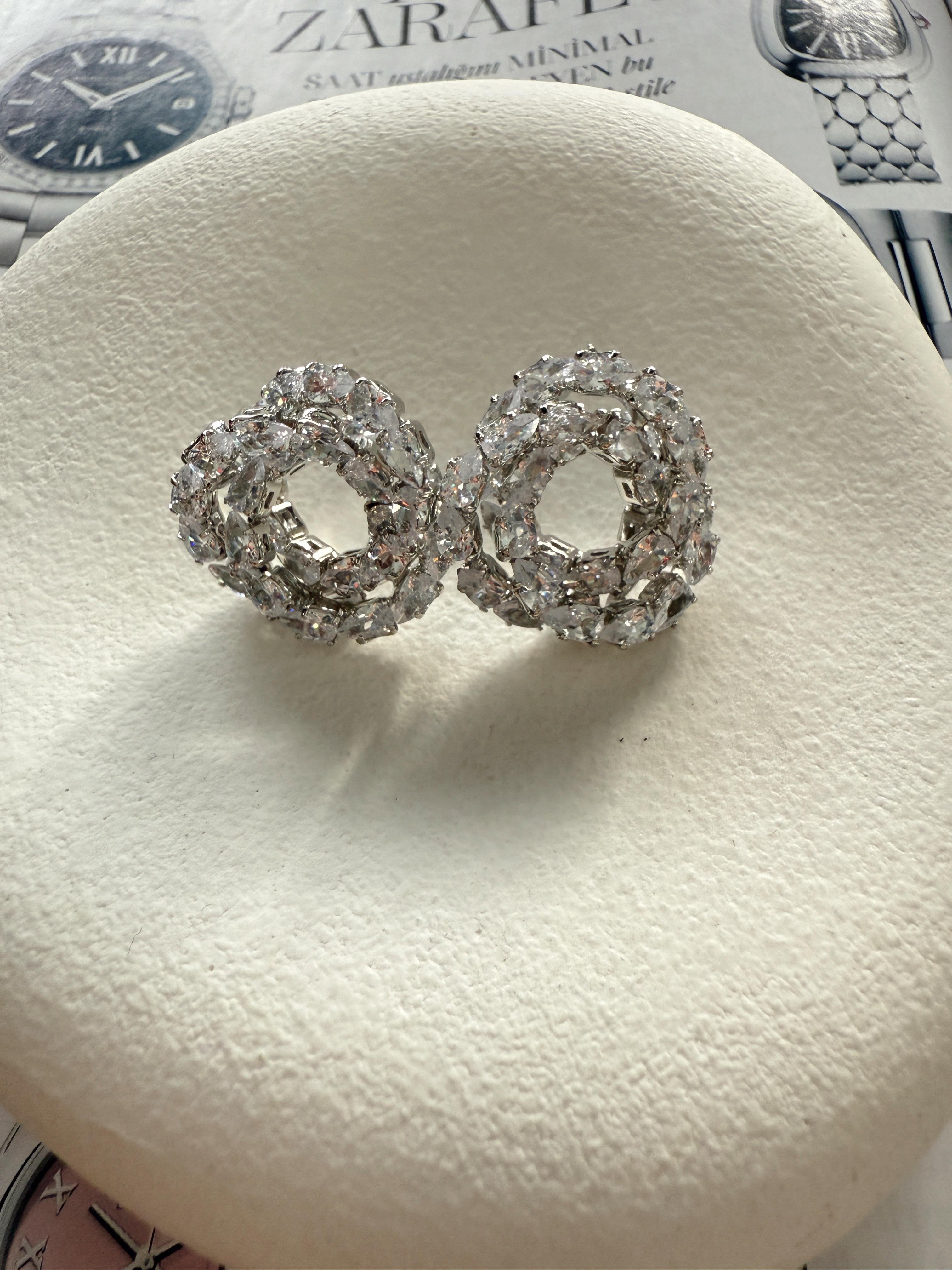 Oval Kesim Taşlı Küpe Silver 