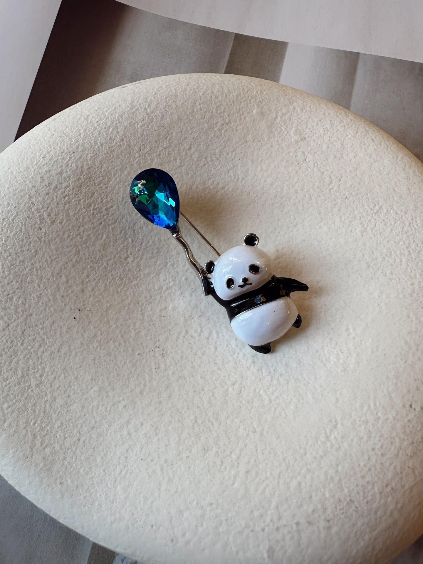 Panda Figürlü Broş Gold