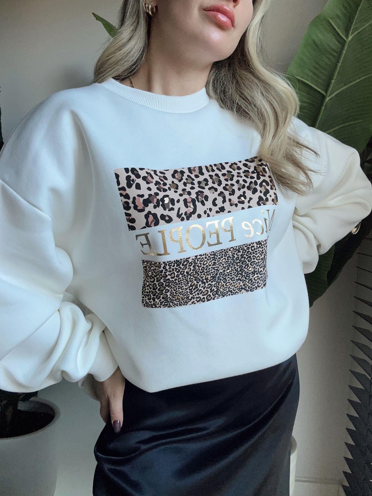Parlak Leopar Baskı Detay Sweatshirt