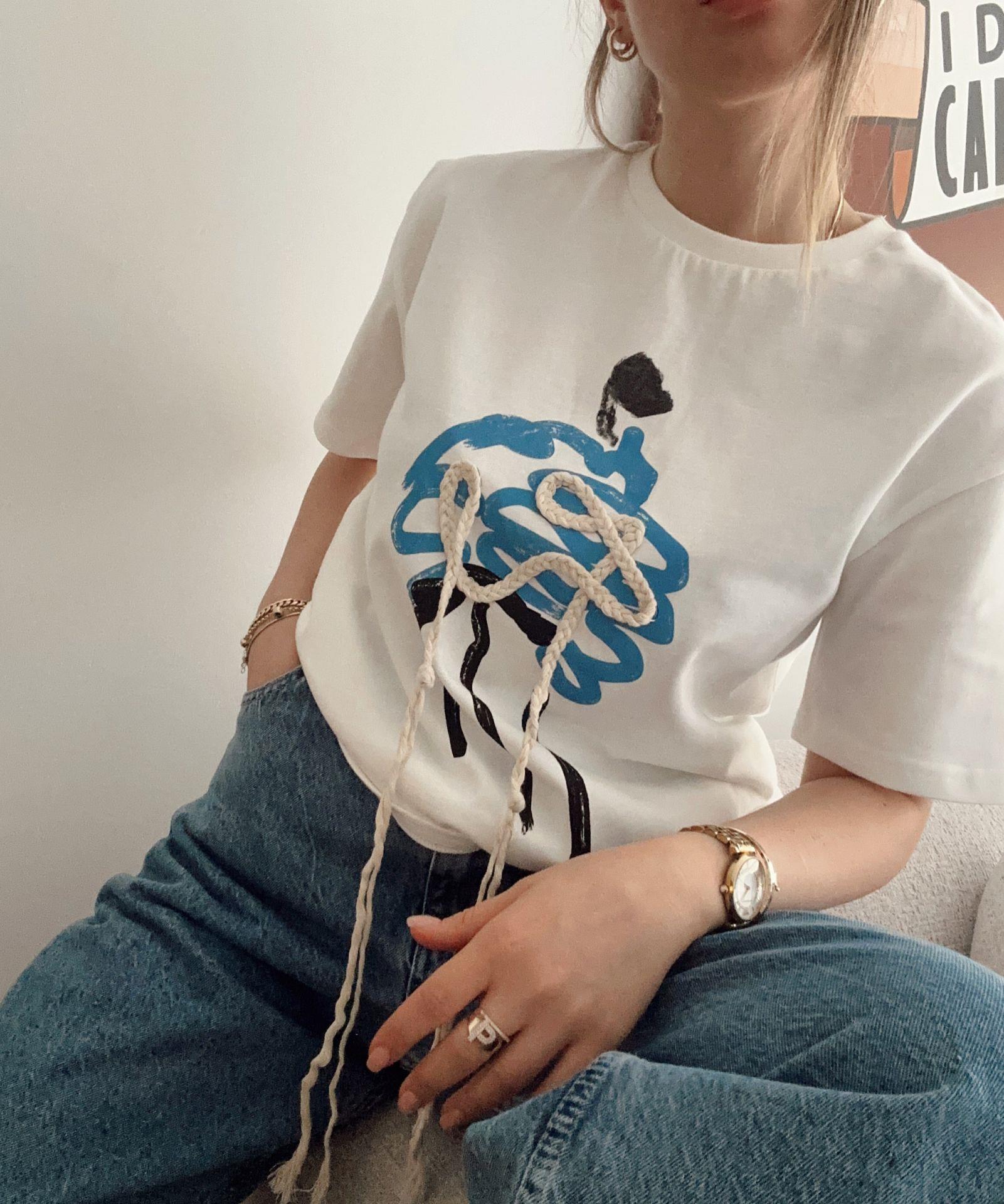 Sırtı Fermuar Detaylı Baskılı T-shirt