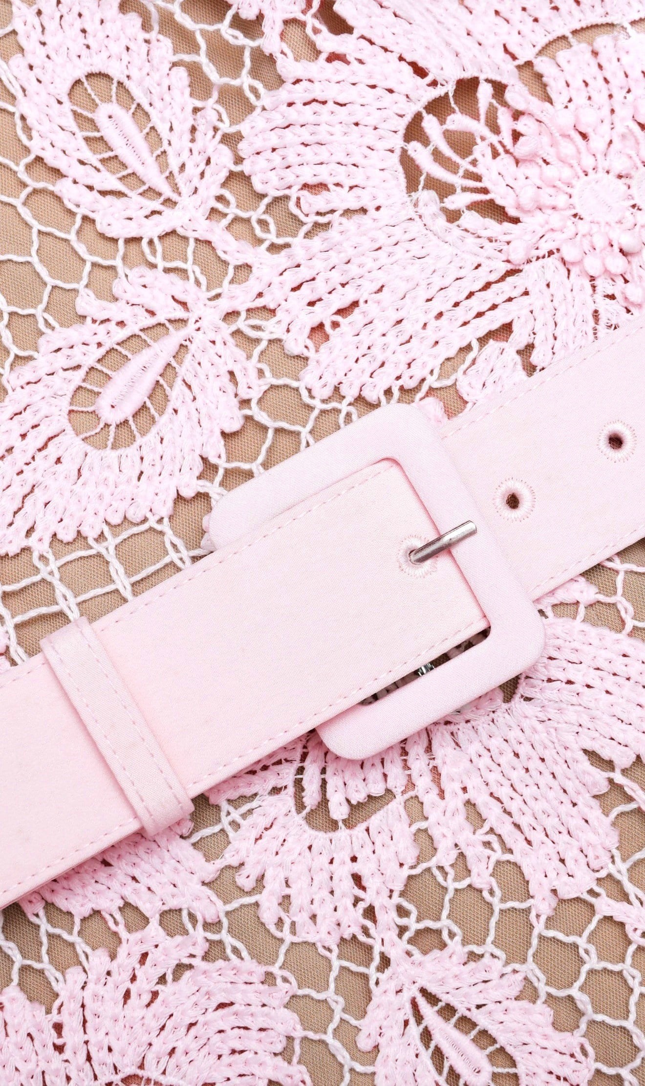 TASARIM ASKILI KEMERLİ PEMBE GÜPÜR MİDİ ELBİSE