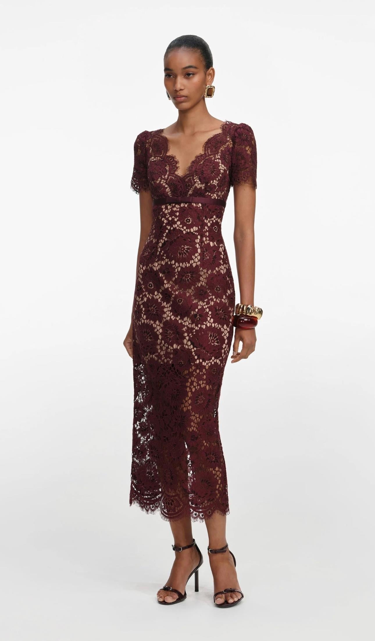 TASARIM PİLELİ BEYAZ MİDİ ELBİSE 