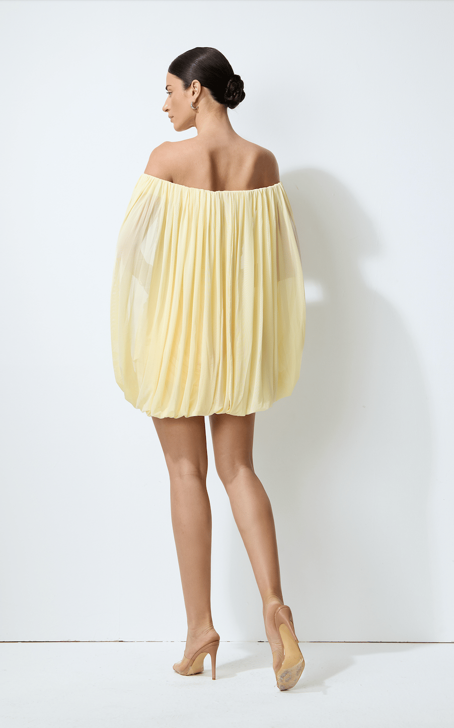TASARIM DRAPE DETALI SARI PELERİNLİ MİNİ ELBİSE