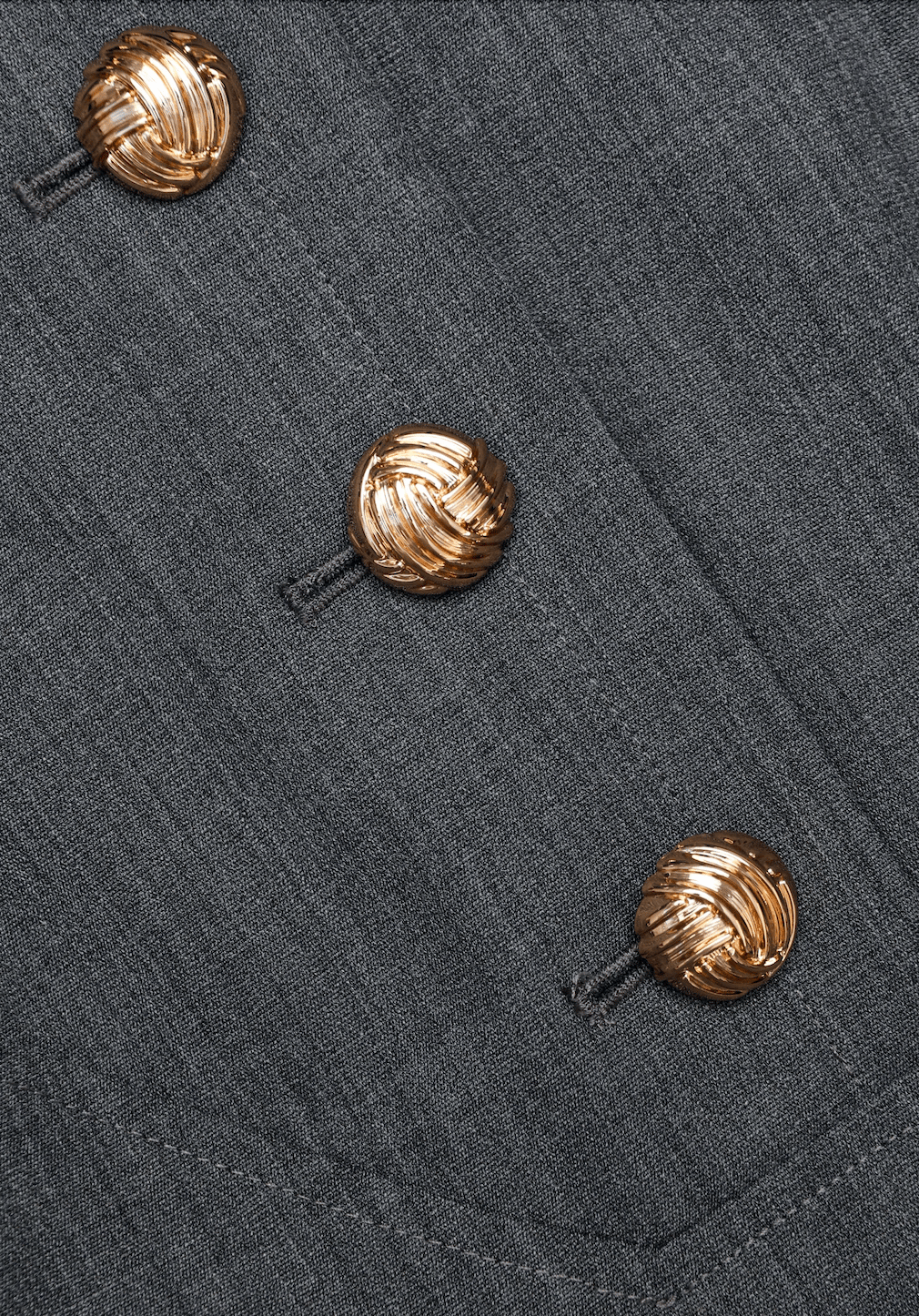 TASARIM GOLD DÜĞMELİ ETEĞİ PİLELİ GRİ MİDİ ELBİSE