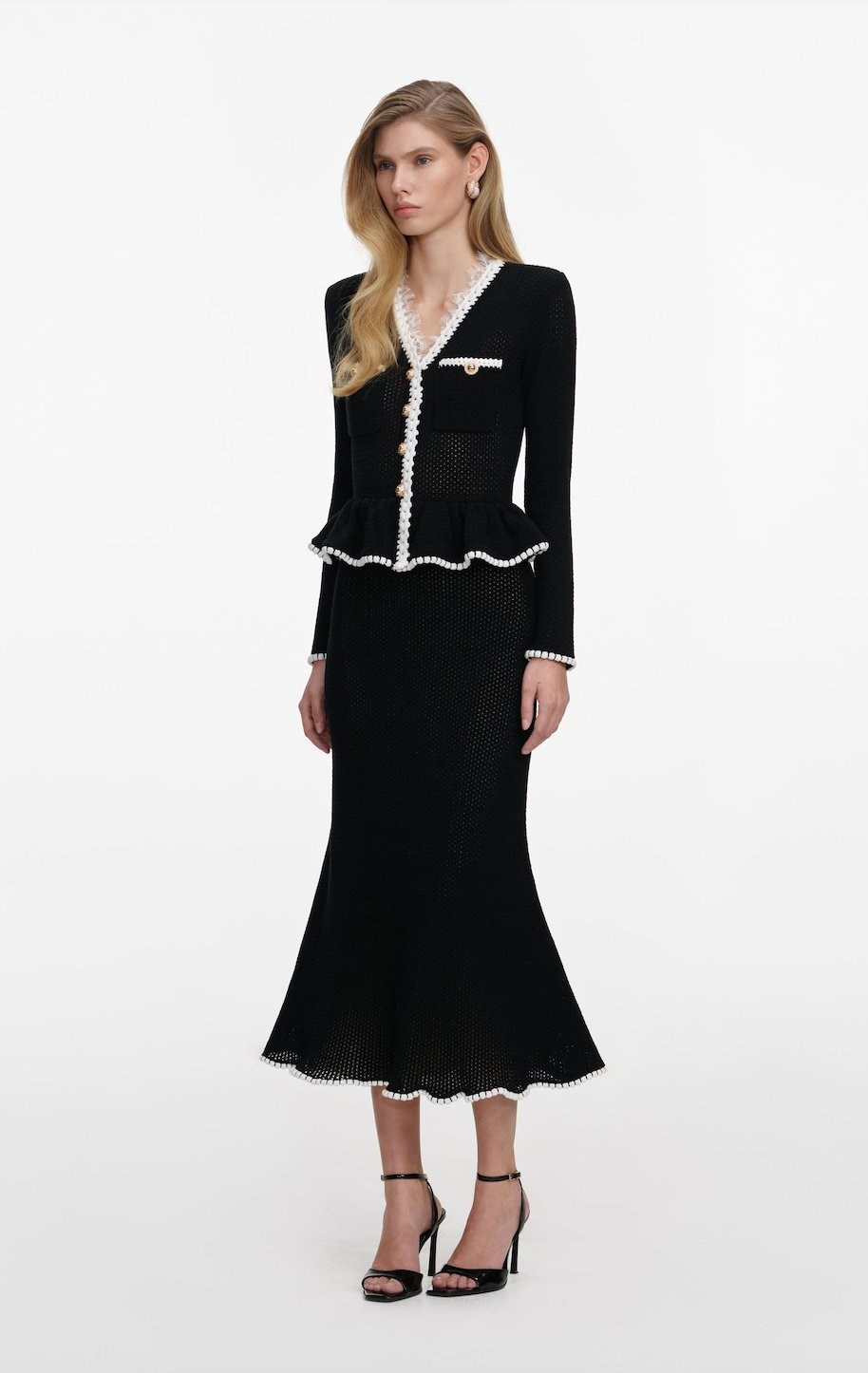 TASARIM GOLD DÜĞMELİ PEPLUM DETAYLI SİYAH TRİKO MİDİ ELBİSE